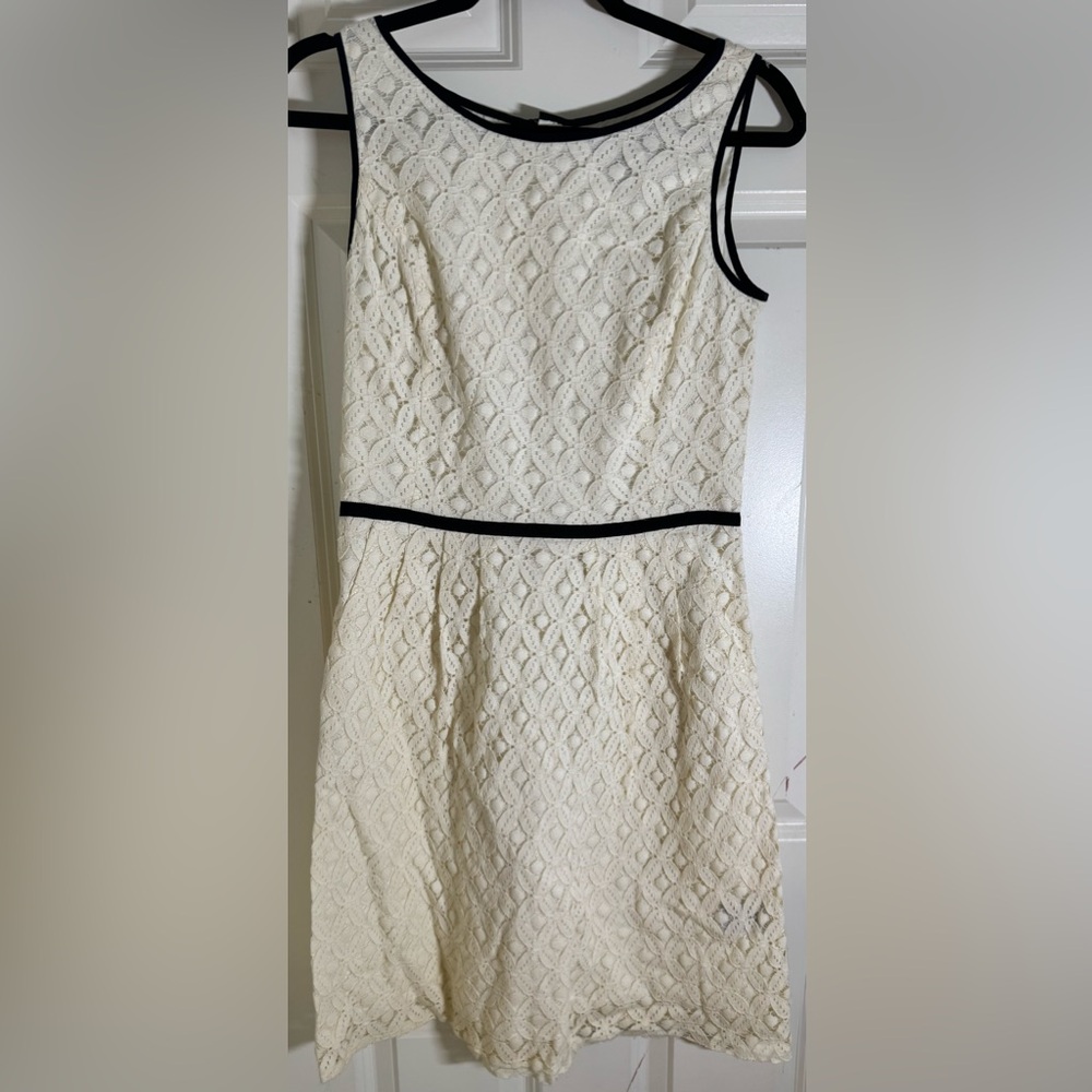 Lauren Ralph Lauren Ivory Lace Fit & Flare‎ Dress Black Trim Size 6